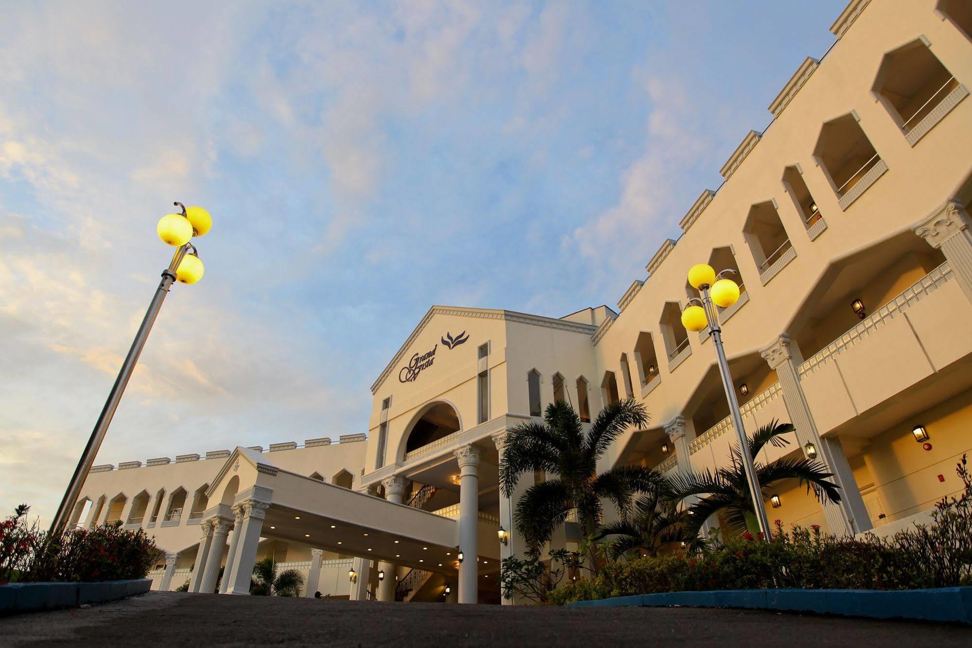 Boracay Grand Vista & Resort 4*